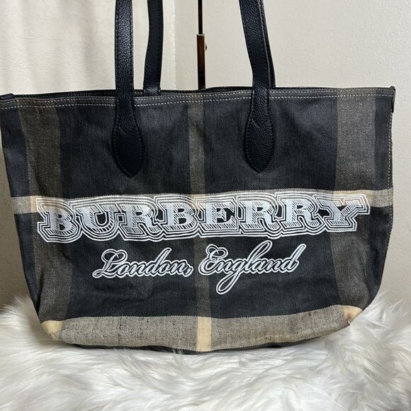 💯 Authentic Burberry Doodle Tote🍀 - Picture 15 of 16